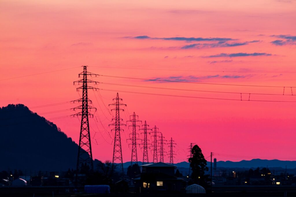 夕方の送電線